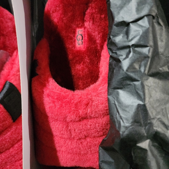 UGG Red Fluffy Sandals, Never Worn - Picture 9 of 12